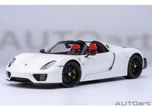 Indlæs billede til gallerivisning 1/18 Porsche 918 Spyder Weissach Package, white with red interior 1:18
