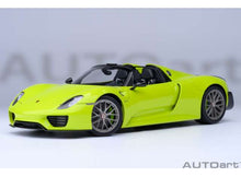 Indlæs billede til gallerivisning 1/18 Porsche 918 Spyder Weissach Package, acid green 1:18