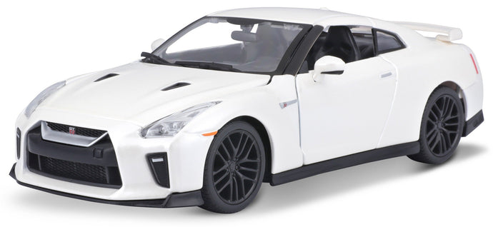 NISSAN GT-R (R35) COUPE 2017 WHITE PEARL MET 1:24 fra Burago