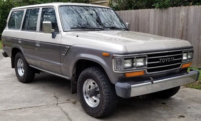 Toyota LAND CRUISER J60 1987 sølv/grå 1:18