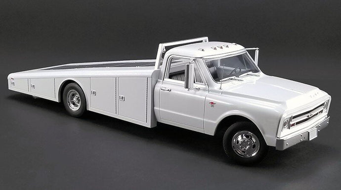 CHEVROLET C-30 TRUCK RAMP CAR TRANSPORTER 1967 WHITE 1:18