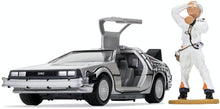 Indlæs billede til gallerivisning Delorean DMC - BACK TO THE FUTURE + DOC BROWN FIGUUR metal sølv 1:36