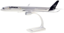 Indlæs billede til gallerivisning Airbus A350-900 Lufthansa Schwerin D-AIXM hvid/mørk blå 1:200