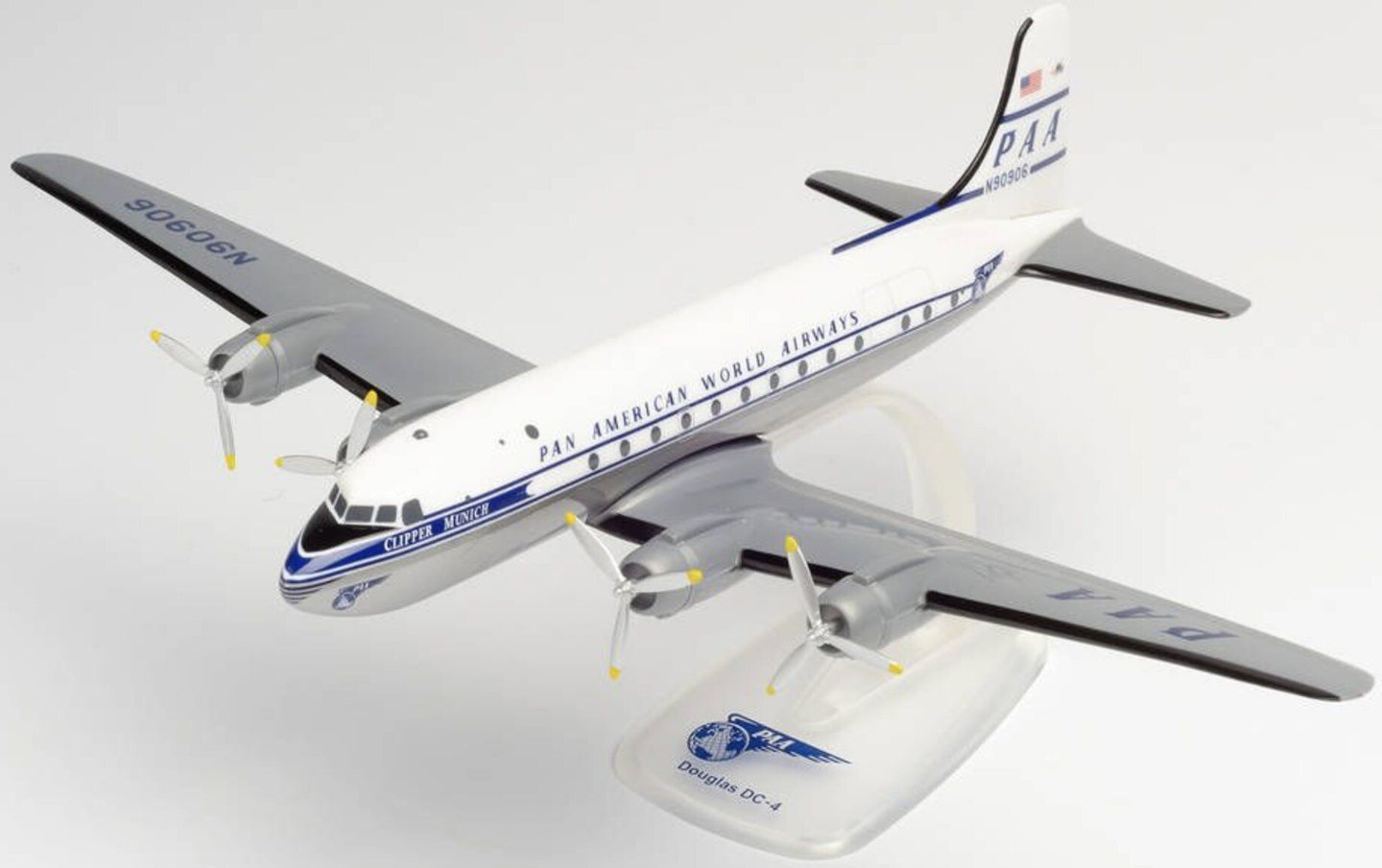 Douglas DC-4 Pan American World Airways Clipper Munich hvid/sølv/blå 1:125