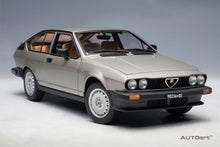 Indlæs billede til gallerivisning 1/18 1980 Alfa Romeo Alfetta GTV 2.0, silver 1:18