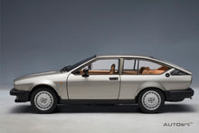 Indlæs billede til gallerivisning 1/18 1980 Alfa Romeo Alfetta GTV 2.0, silver 1:18