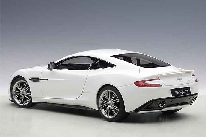 2015 Aston Martin Vanquish, white 1:18