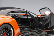 Indlæs billede til gallerivisning Aston Martin Vulcan, madagascar orange 1:18