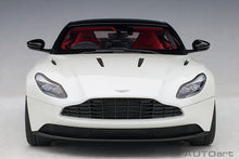 Indlæs billede til gallerivisning Aston Martin DB11, morning frost white 1:18
