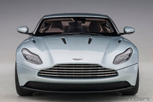 Indlæs billede til gallerivisning Aston Martin DB11, skyfall silver 1:18