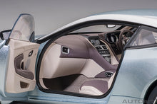 Indlæs billede til gallerivisning Aston Martin DB11, skyfall silver 1:18