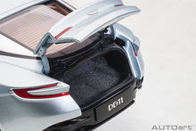 Indlæs billede til gallerivisning Aston Martin DB11, skyfall silver 1:18