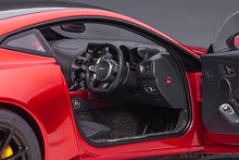 Indlæs billede til gallerivisning ASTON MARTIN VANTAGE 2019 HYPER RED CARBON BLACK ROOF 1:18