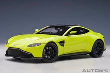 Indlæs billede til gallerivisning 1/18 2019 Aston Martin Vantage, lime essence 1:18