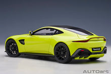 Indlæs billede til gallerivisning 1/18 2019 Aston Martin Vantage, lime essence 1:18