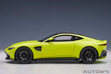 Indlæs billede til gallerivisning 1/18 2019 Aston Martin Vantage, lime essence 1:18