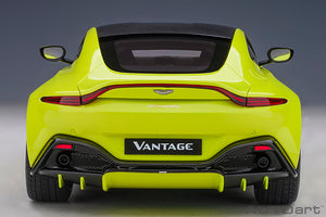 1/18 2019 Aston Martin Vantage, lime essence 1:18