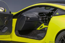 Indlæs billede til gallerivisning 1/18 2019 Aston Martin Vantage, lime essence 1:18