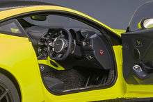 Indlæs billede til gallerivisning 1/18 2019 Aston Martin Vantage, lime essence 1:18