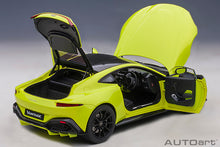 Indlæs billede til gallerivisning 1/18 2019 Aston Martin Vantage, lime essence 1:18