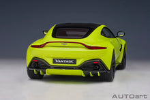 Indlæs billede til gallerivisning 1/18 2019 Aston Martin Vantage, lime essence 1:18