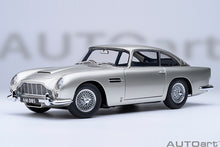 Indlæs billede til gallerivisning 1/18 Aston Martin DB5, silver metallic 1:18