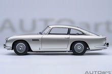 Indlæs billede til gallerivisning 1/18 Aston Martin DB5, silver metallic 1:18