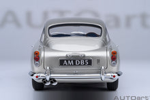 Indlæs billede til gallerivisning 1/18 Aston Martin DB5, silver metallic 1:18