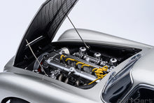 Indlæs billede til gallerivisning 1/18 Aston Martin DB5, silver metallic 1:18