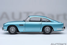 Indlæs billede til gallerivisning 1/18 Aston Martin DB5, caribbean pearl 1:18