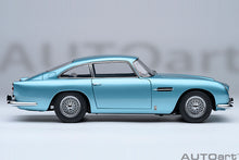 Indlæs billede til gallerivisning 1/18 Aston Martin DB5, caribbean pearl 1:18
