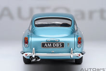 Indlæs billede til gallerivisning 1/18 Aston Martin DB5, caribbean pearl 1:18
