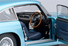 Indlæs billede til gallerivisning 1/18 Aston Martin DB5, caribbean pearl 1:18
