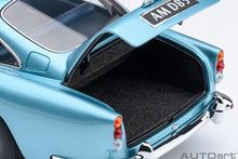 Indlæs billede til gallerivisning 1/18 Aston Martin DB5, caribbean pearl 1:18