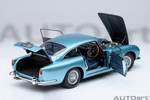 Indlæs billede til gallerivisning 1/18 Aston Martin DB5, caribbean pearl 1:18
