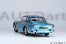 Indlæs billede til gallerivisning 1/18 Aston Martin DB5, caribbean pearl 1:18