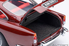 Indlæs billede til gallerivisning 1/18 Aston Martin DB5, dubonnet rosso 1:18