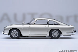 ASTON MARTIN DB5 1964 - 007 JAMES BOND - GOLDFINGER - MISSIONE GOLDFINGER WITH WEAPONS SILVER 1:18