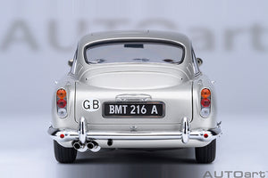 ASTON MARTIN DB5 1964 - 007 JAMES BOND - GOLDFINGER - MISSIONE GOLDFINGER WITH WEAPONS SILVER 1:18