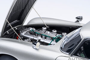 ASTON MARTIN DB5 1964 - 007 JAMES BOND - GOLDFINGER - MISSIONE GOLDFINGER WITH WEAPONS SILVER 1:18