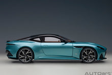 Indlæs billede til gallerivisning 1/18 Aston Martin DBS Superleggera, caribbean blue pearl 1:18