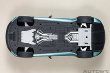 Indlæs billede til gallerivisning 1/18 Aston Martin DBS Superleggera, caribbean blue pearl 1:18
