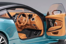 Indlæs billede til gallerivisning 1/18 Aston Martin DBS Superleggera, caribbean blue pearl 1:18