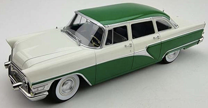 GAZ 13 SEAGULL CHAIKA 1959 GREEN WHITE 1:18