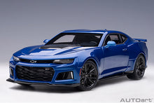 Indlæs billede til gallerivisning 2017 Chevrolet Camaro ZL1, blue 1:18