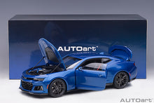 Indlæs billede til gallerivisning 2017 Chevrolet Camaro ZL1, blue 1:18