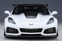 Indlæs billede til gallerivisning CHEVROLET CORVETTE C7 ZR1 2017 ARCTIC WHITE 1:18