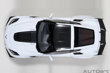 Indlæs billede til gallerivisning CHEVROLET CORVETTE C7 ZR1 2017 ARCTIC WHITE 1:18