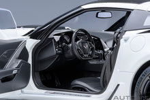 Indlæs billede til gallerivisning CHEVROLET CORVETTE C7 ZR1 2017 ARCTIC WHITE 1:18