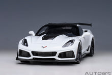 Indlæs billede til gallerivisning 1/18 Chevrolet Corvette C7 ZR1, arctic white 1:18